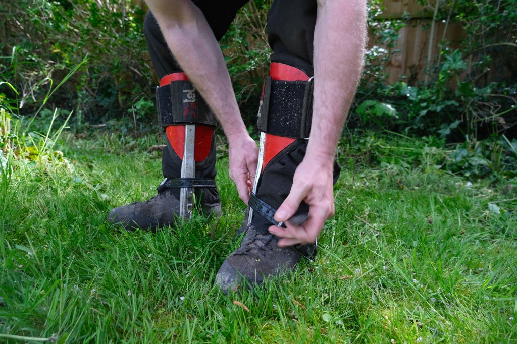 Tree climbing spikes